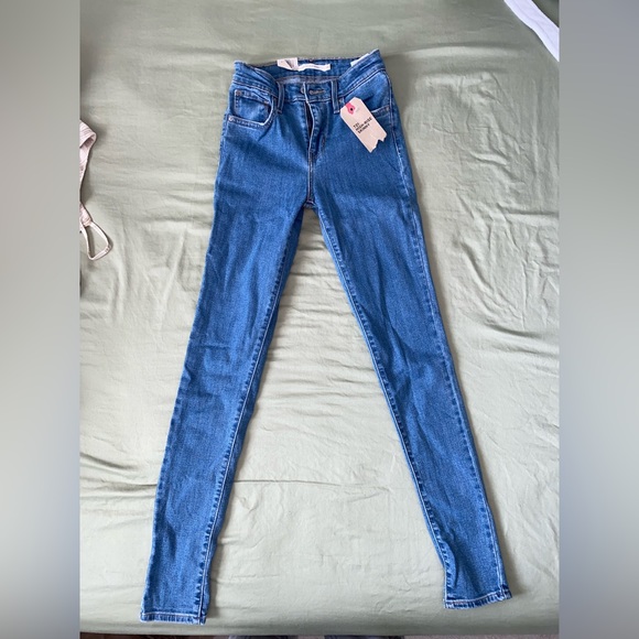 Levi’s 721 High-Rise Skinny - Picture 3 of 4